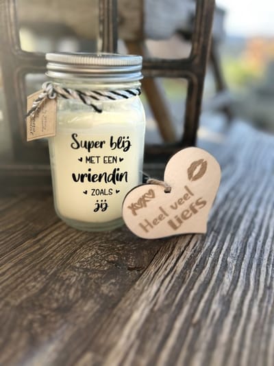 Creaties van Hier - Black & White scented candles Vriendin met houten hartje – 13,5 cm – vanille