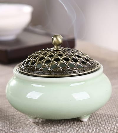 Dailygoods- Wierookbrander Vintage - Keramisch - Metalen Deksel - Antiek Ontwerp - Compact - Diameter 10 cm - Hoogte 8 cm - Wierookhouder