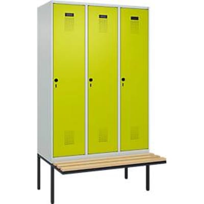 C+P Evolo Plus garderobekast, 3 vakken, elk 400 mm breed, zwevende bank, B 1200 x D 815 x H 2120 mm, draaischroef, lichtgrijs/kleedgroen