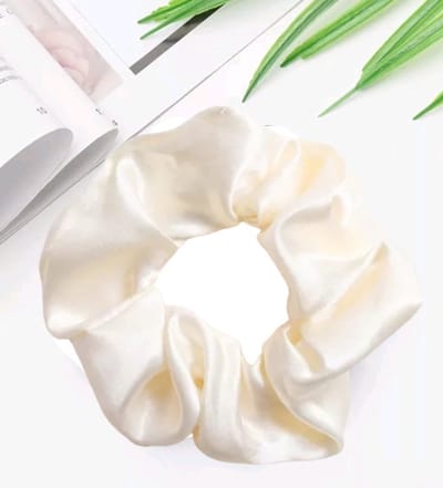 Luxe Zijde scrunchie glans beige-Silk feeling polyester haarelastiek Haarelastiekjes - Haar Accessoires Vrouwen - Wokkels - Haarelastiekjes Scrunchie - Haar Accessoires Meisje