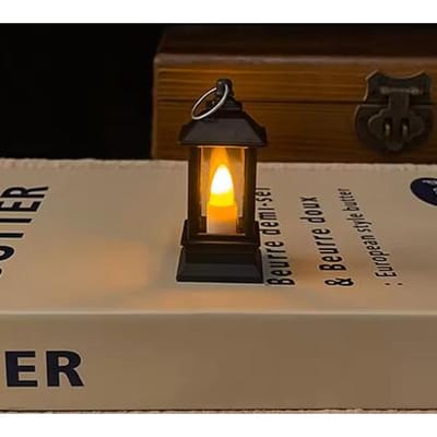 Mini Retro Poppenhuis LED Gloeiende Pony Lantaarn Simulatie Kaars Licht Nachtlampje Poppenhuis Miniatuur Kerosine Lamp Woondecoratie Speelgoed zwart