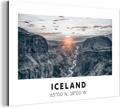 Wanddecoratie Metaal - Aluminium Schilderij Industrieel - IJsland - Rivier - Bergen - 180x120 cm - Dibond - Foto op aluminium - Industriële muurdecoratie - Voor de woonkamer/slaapkamer
