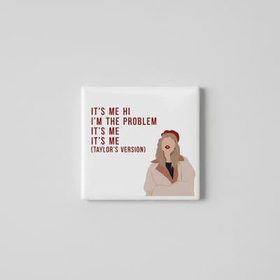 “It’s Me, I’m the Problem (Taylor’s Version)” Keramische Tegel – Grappige Popcultuur Quote Wanddecoratie – 11 × 11 cm