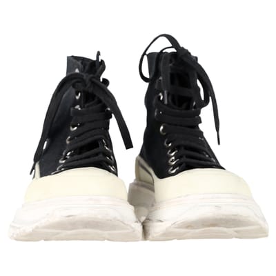 Alexander Mcqueen Tread Slick Hoge Sneakers in Zwart Canvas