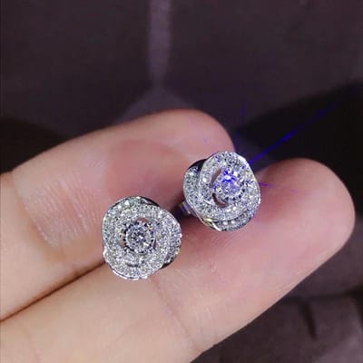 Huitan Nieuwe Trendy Unieke Roos Ontworpen Oorknopjes voor Vrouwen Glanzende Zirkonia Ooraccessoires Esthetische Bruiloftsjuwelen gray