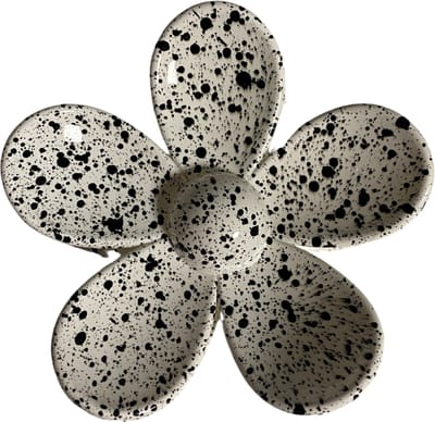 Arty’s Bloemvormige Haarklem – Wit met Zwarte verfspetters– Set van 2 – Haarclip – Haaraccessoires – Vrouwen en Meisjes – Geschikt voor alle haartypen – 7,3 cm – Stijlvol