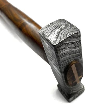 Prachtig afgewerkte Hamer in Noorse Viking stijl van echt Damascus Staal, zowel handvat als Hamerkop zijn met de hand afgewerkt