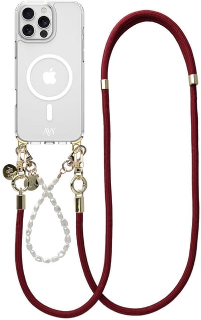 AVY Hoesje geschikt voor Apple iPhone 15 Pro | Compatibel met MagSafe | Clear Case met Telefoonkoord Set | Polsband & Crossbody Pearl & Rope Burgundy