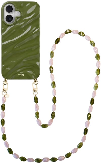 xoxo Wildhearts Green Glaze telefoonhoesje met koord - geschikt voor iPhone 17 - Rose Quartz (lang koord) - Dream hoesje met telefoonkoord - Glimmende silicone case met plooien - Steentjesketting - Groen / Roze
