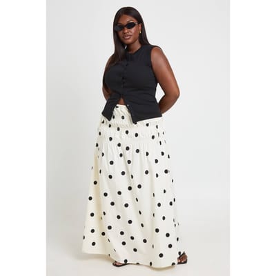 boohoo Dames Plus Poplin Polkadot Gesmockte Maxi Rok | Wit | Maat: 44