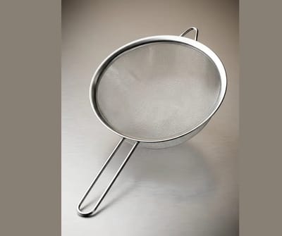Zeef met steel – fijnmazig RVS – Ø 25 cm – ophangbaar met steunhaak