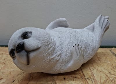 Zeehond "Huilertje" - 30 cm Lang - Handbeschilderd Polystone - Maritieme Decoratie voor Binnen & Buiten