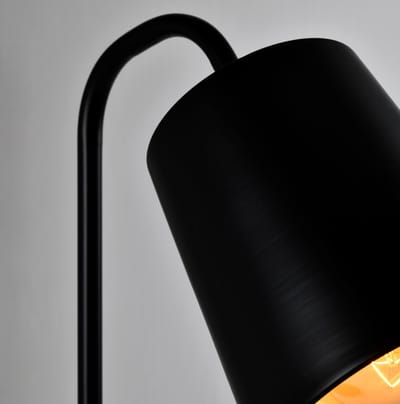 QUVIO Tafellamp retro - Lampen - Leeslamp - Nachtkastlamp - Verlichting - Slaapkamer - Tafellampen - Bedlamp - Design - E27 Fitting - Voor binnen - Met 1 lichtpunt - Netstroom - Metaal - 16 x 57 cm (dxh) - Zwart