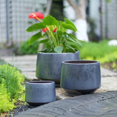 STILVORA Bloempot – Handgemaakt En Ademend – 22 cm – Keramiek – Antiek Zwart – Voor Binnen En Buiten – Met Afwateringsgat