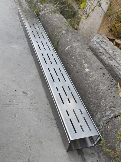 Afvoerkanalen voor opritten - Drainage sleuf Afvoergoten - Wateroverlast voorkomen - Heavy Duty draagvermogen - 1 meter - Grijs