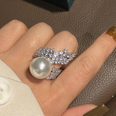 Huitan Prachtige Sierlijke Gesimuleerde Parel Vingerring Vrouw Bruiloft Feest Sieraden met Briljante Zirkonia Luxe Accessoires 7 gray