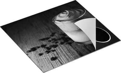 Chefcare Inductie Beschermer IJskoffie met Koffiebonen op Tafel - Zwart Wit - 60x50 cm - Afdekplaat Inductie - Kookplaat Beschermer - Inductie Mat