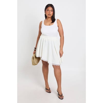 boohoo Dames Plus Getextureerde Rok Met Kanten Rand Asymmetrisch Mini | Ivory | Maat: 16