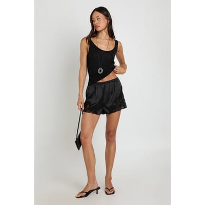 boohoo Dames Hoge Satijnen Runner Short Met Kanten Afwerking | Zwart | Maat: 36