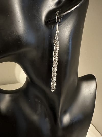 zilverkleurige kettingoorbellen | Make up | Parfum | Moederdag | Verjaardagscadeau| Cadeautje| Valentijnsdag| Kado | sieraden | vaderdag | oorbellen | oorsieraden