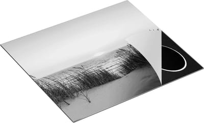Chefcare Inductie Beschermer Zee vanuit Duinen met Zonsondergang - Zwart Wit - 60x50 cm - Afdekplaat Inductie - Kookplaat Beschermer - Inductie Mat