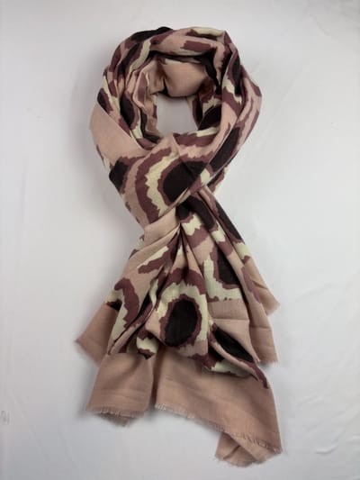 Nette sjaal met een vrolijk print van warme stof met 80% viscose met 20% wol