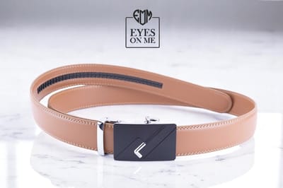Lichtbruine lederen riem zonder gaatjes met automatische gesp voor heren ( model C009 )