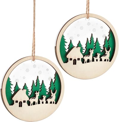 Dailygoods - 2 Stuks Houten Kerstboomhangers met Rustiek Rendierhuis Ornament