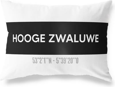 Tuinkussen HOOGE ZWALUWE - NOORD-BRABANT met coördinaten - Buitenkussen - Bootkussen - Weerbestendig - Jouw Plaats - Studio216 - Modern - Zwart-Wit - 50x30cm