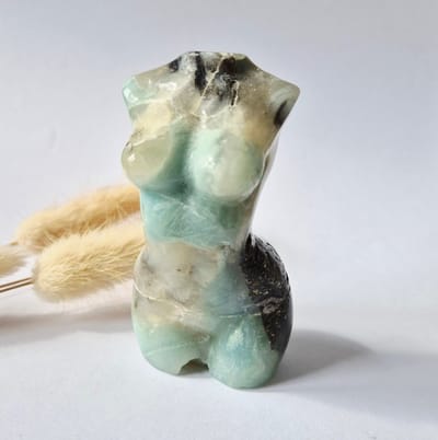 Caribbean Calciet vrouwenbeeldje 8 cm (#36) – handgeslepen edelsteen goddess carving