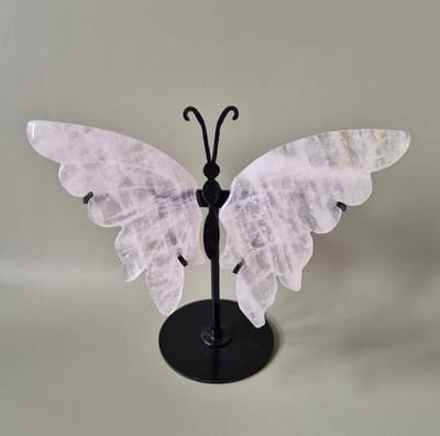 Rozenkwarts Butterfly (vlinder) Crystal Carving met Metalen Standaard