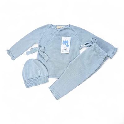 Mac Iusion Gebreid Baby Pakje 3-dlg | Bas05V25 | Broekje + shirtje + mutsje |Overslag sluiting | Brisa / lichtblauw | Prematuur | maat 44