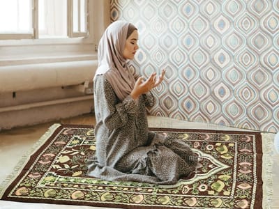 Elegante Draagbare Gebedsmat voor Moslims met Tas - Perfect voor Ramadan en Dagelijks Gebruik, Ideaal voor Vervoer en Comfort