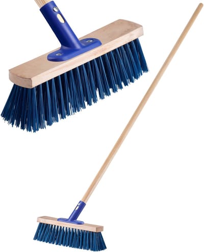KADAX Straatbezem met lange steel van hout en nylon, veegbezem met metalen steelhouder, brede industriële bezem, comfortabele zaalbezem, zand, verschillende maten (30 cm)