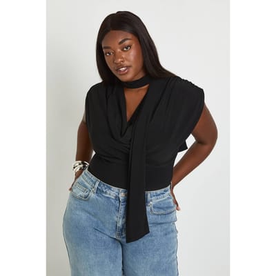 boohoo Dames Plus Dubbellaags Slinky Bodysuit Met Sjaaldetail En Gerimpelde Schouders | Zwart | Maat: 44