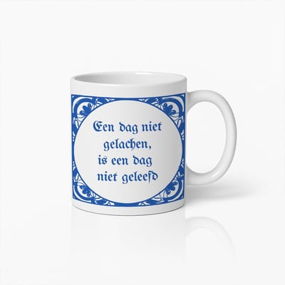 Nederlandse Spreuk Mok 330ml – “Een dag niet gelachen is een dag niet geleefd” Delfts Blauw Stijl Koffiemok, Perfect Cadeau voor Positiviteitsliefhebbers