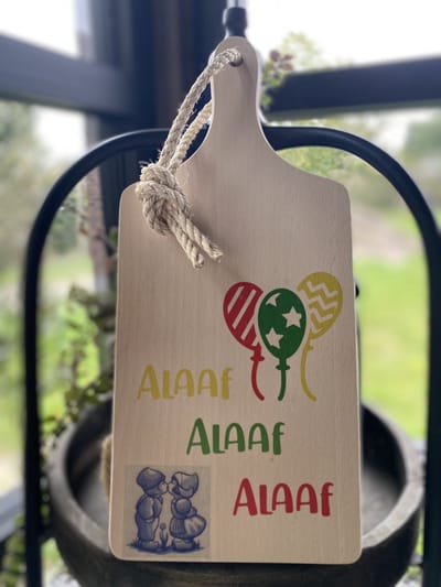 Creaties van Hier - serveerplankje - carnaval - boerenbruidspaar - 35 cm - hout