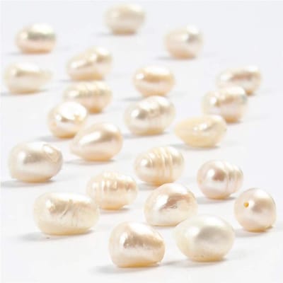 Zoetwaterparels, d 4-7 mm, gatgrootte 1 mm, ca. 60 stuk, parelmoer, 40 cm