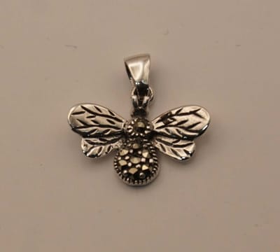 Zilveren hanger bij met marcasiet - sterling zilveren hanger wesp met stenen marcasiet - insekten hanger gemaakt van 925 zilver - leuke dieren hanger voor volwassen - insekten hanger voor mannen of vrouwen - zilveren hanger van een insect bij