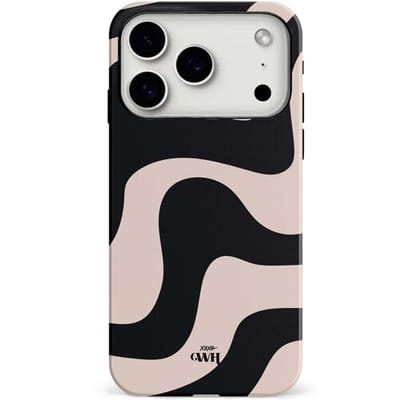 xoxo Wildhearts Ride With Me - Double Layer - Hardcase geschikt voor iPhone 17 Pro hoesje - Beschermhoes met golvend patroon - Dubbele beschermlaag - Golven print - Luxe hard case - zwart en beige