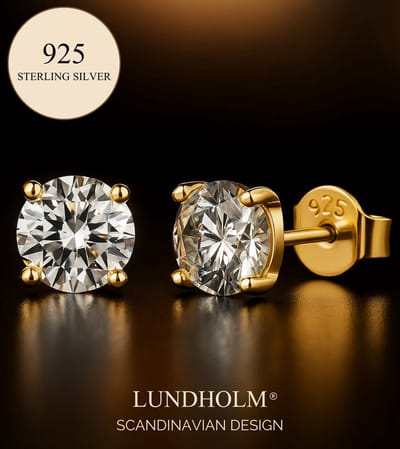 Lundholm Luxe 925 Sterling Zilver Studs Oorbellen Oorstekers Goudkleurig Zirkonia 4 mm Oorknopjes - Vrouwen cadeautjes tip - verjaardag afscheid cadeau voor vriendin - Scandinavisch Design