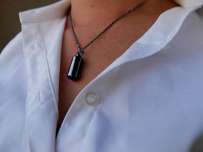 Ashanger met ketting - Asketting - Urn - Zwart - Staaf - Koker - Collier femme - (Urn)