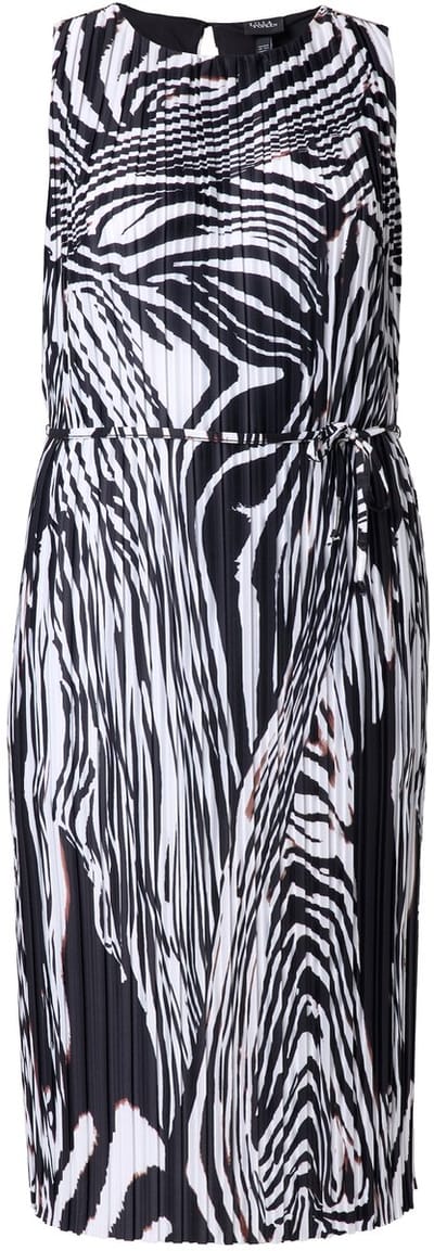 Ulla Popken - Dames - Geplooide midi-jurk zebrapatroon ronde hals mouwloos - Zwart - Maat 58+