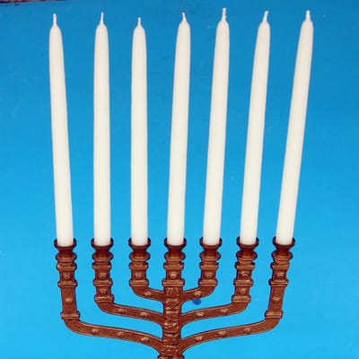 45 Menorah Chanoeka kaarsen 15 mm. dik - 200 mm. lang. Deze kaarsen passen niet in een standaard kandelaar!