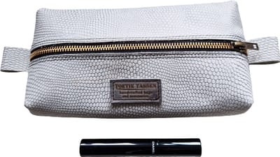 Toetie & Zo - Handgemaakte Makeuptas - Leer - Print - Wit - Zilver - Roletui - Toilettas - Etui