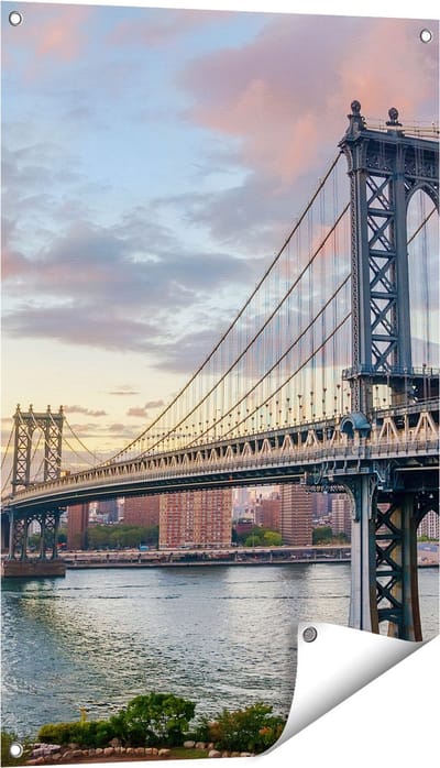 Gards Tuinposter Manhattan Bridge Brug in New York - 60x90 cm - Tuindoek - Tuindecoratie - Wanddecoratie buiten - Tuinschilderij