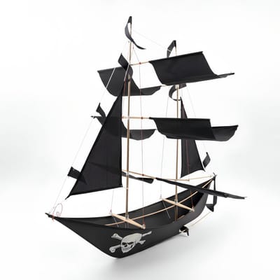 Tickle Bee - Vlieger Piraten Boot - Traditionele Balinese Scheepsvlieger - Handgemaakt - Makkelijk mee vliegeren - Uniek Design