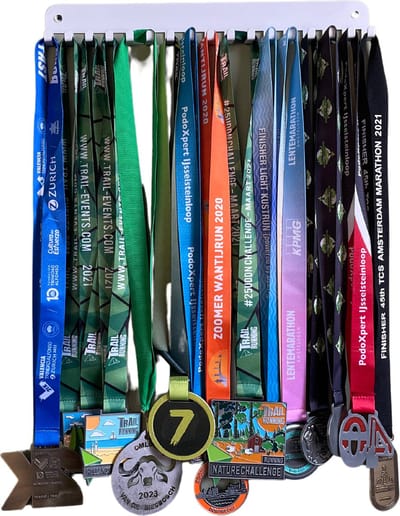 Thuiser Medaillehanger - Wit - 35 cm/17 haken - Medaille Rek - Ophangen - Hardlopen - Running - Voetbal