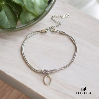 Leerella | O | Stijlvolle Letter Armband van Hoogwaardig RVS in Zilverkleur met Initialen – Perfect voor Dames en Heren | Luxe Accessoire met Persoonlijke Touch Moederdag, Valentijnsdag en Verjaardag Cadeau 16+5cm