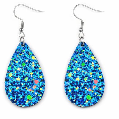 Stalen zilverkleurige oorhangers met blauwe druppelvormige hanger met glitters lichtgewicht lengte 4 cm